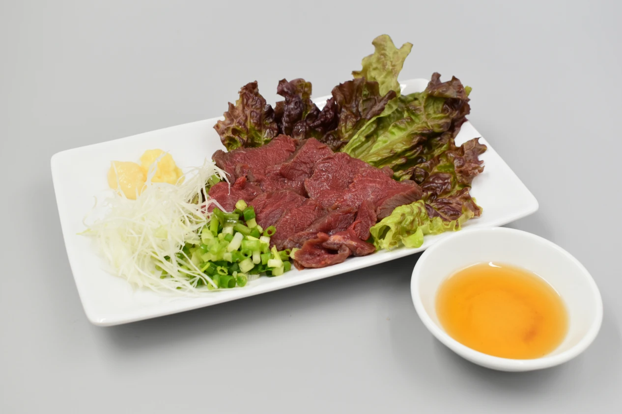 馬刺し（ごま油塩）